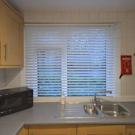 Central 1 Bedroom Stokes Croft Flat With Parking Bristol